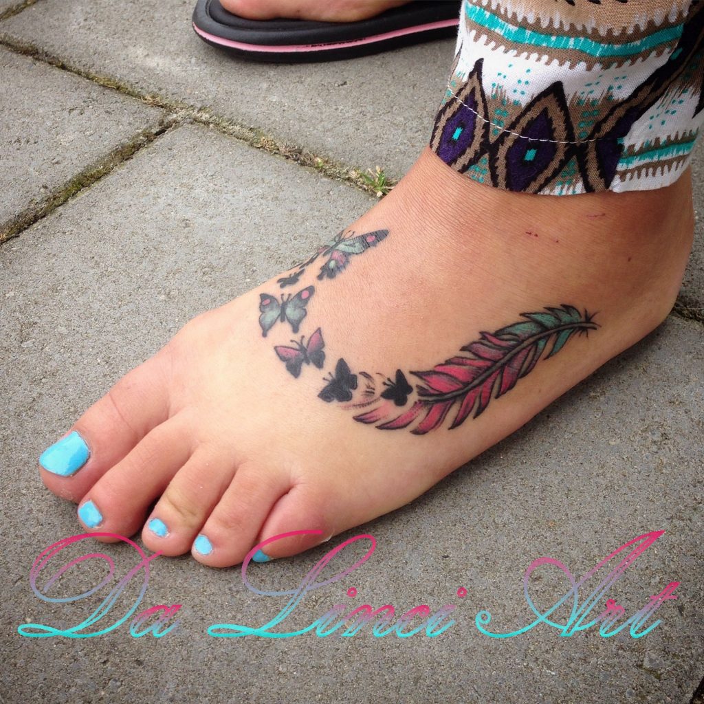 #feather #feathertattoo #featherbutterfly #butterfly #butterflytattoo #pink #bleu #colortattoo #tattoo #tattoos #pinktattoo #tattooshop #dalinciart #zwijndrecht