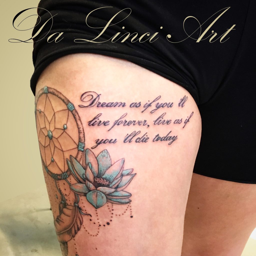 #dreamcatcher #dreamcatchertattoo #lotus #lotustattoo #writing #writingtattoo #feather #feathertattoo #bluetattoo #babybluetattoo #tattoowoman #dromenvanger #dromenvangertattoo #tattoo #tattoos #tattooshop #dalinciart #zwijndrecht
