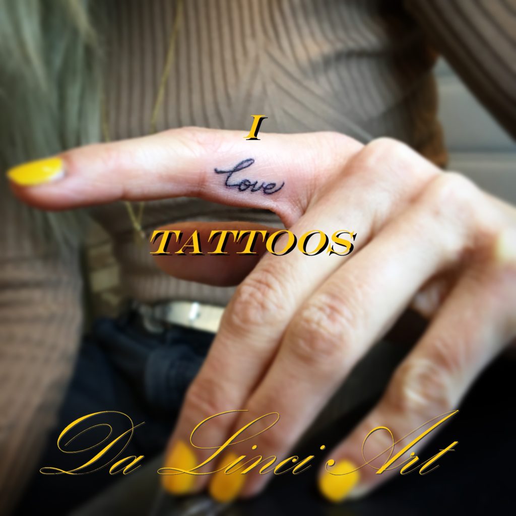 #lovetattoos #ilovetattoos #love #fingertattoo #fingertattoos #tattoos #inked #tattoo #tattooshop #dalinciart #zwijndrecht #tattoowoman #smalltattoo