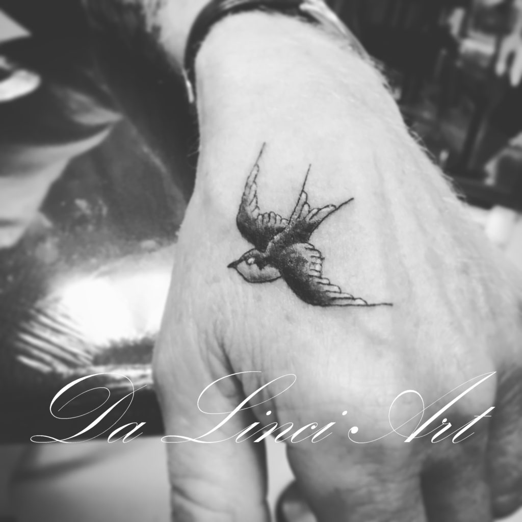 #swallow #swallows #swallowtattoo #oldschool #oldschooltattoo #swallowoldschooltattoo #swallowoldschool #inked #tattooman #tattoo #tattoos #tattooshop #dalinciart #Zwijndrecht